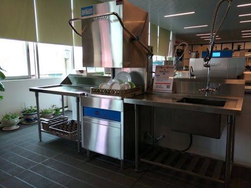 Lavagem de louça em restaurantes - usar máquina comercial ou manual? 2