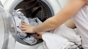 Quanto tempo o coronavírus vive nas roupas e como lavá-las 7