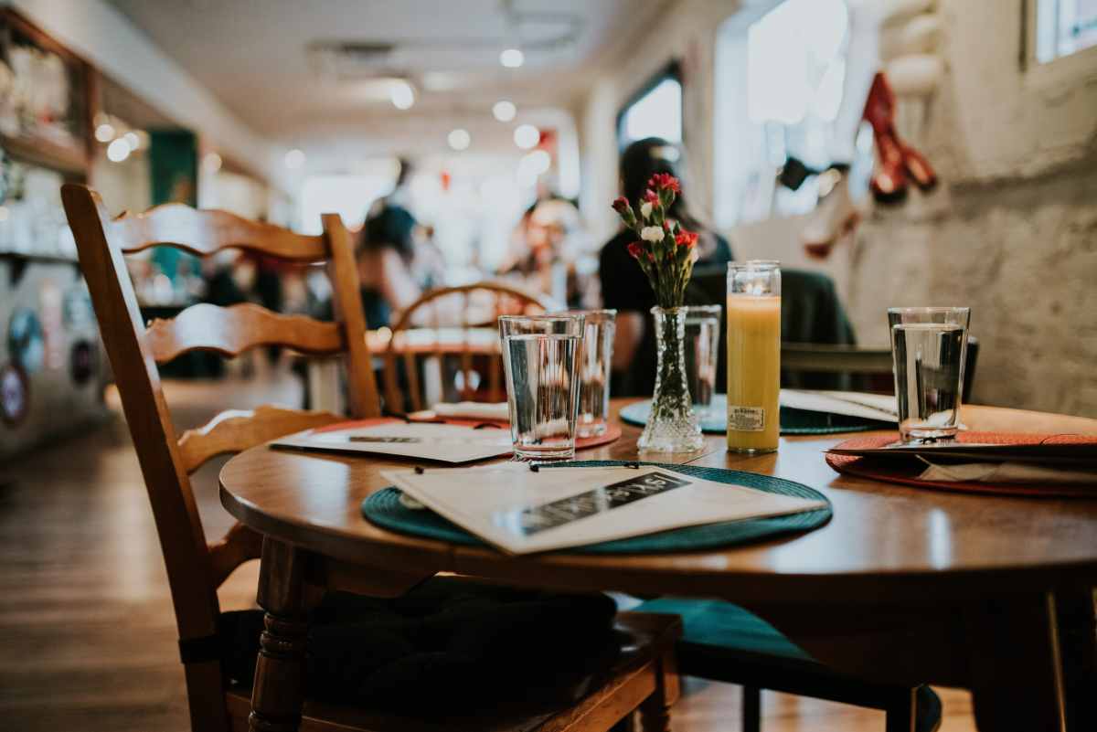 Dicas de limpeza de móveis de restaurantes 1